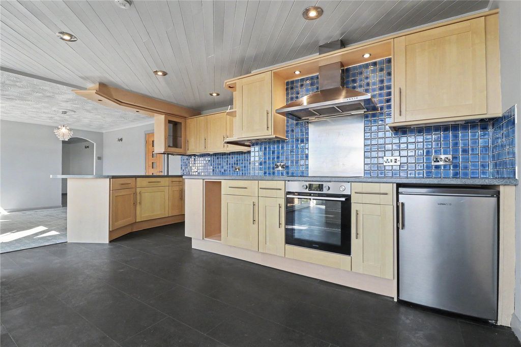 Property photo 2 of 17 Picture No. 20