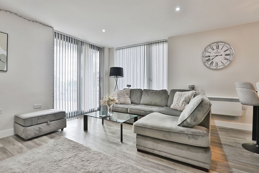Property photo 2 of 16 Pbox-Img.Jpg