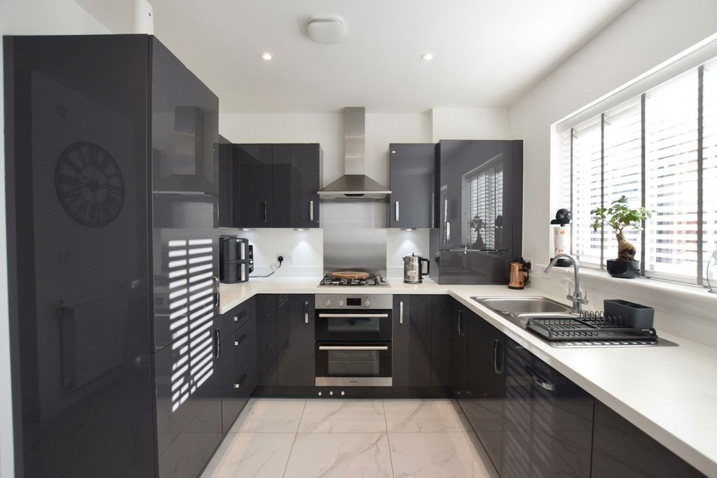 Property photo 1 of 14 Kitchen
