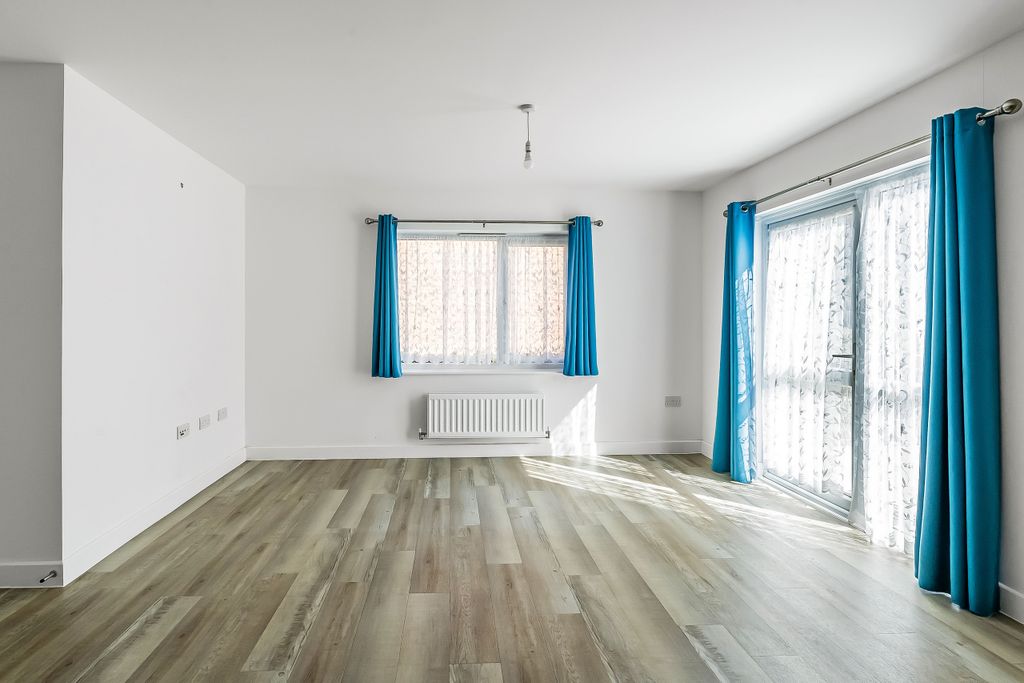 Property photo 3 of 15 4-Litho-House-8