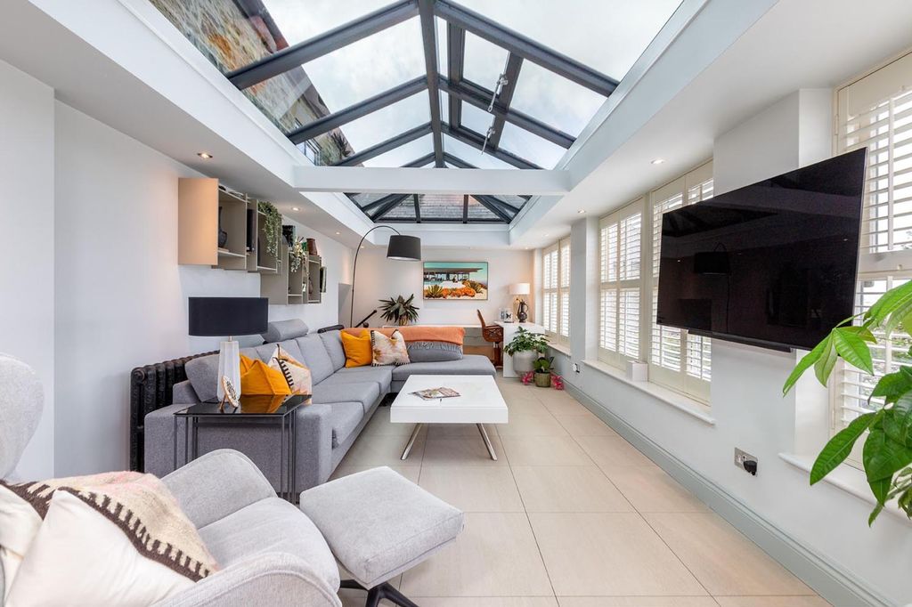 Property photo 3 of 31