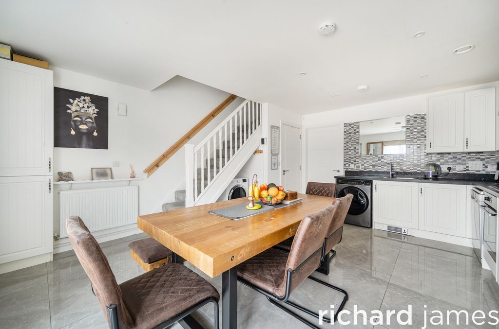 Property photo 2 of 13 39E23B1Cca2E46Bdb1B9A1E52Bd97dc5