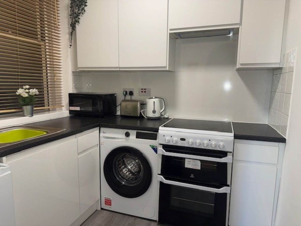 Property photo 3 of 6 Kit01