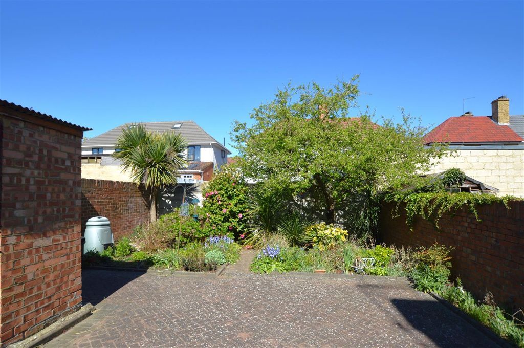 Property photo 3 of 9 22 Granville Avenue New Garden.Jpg