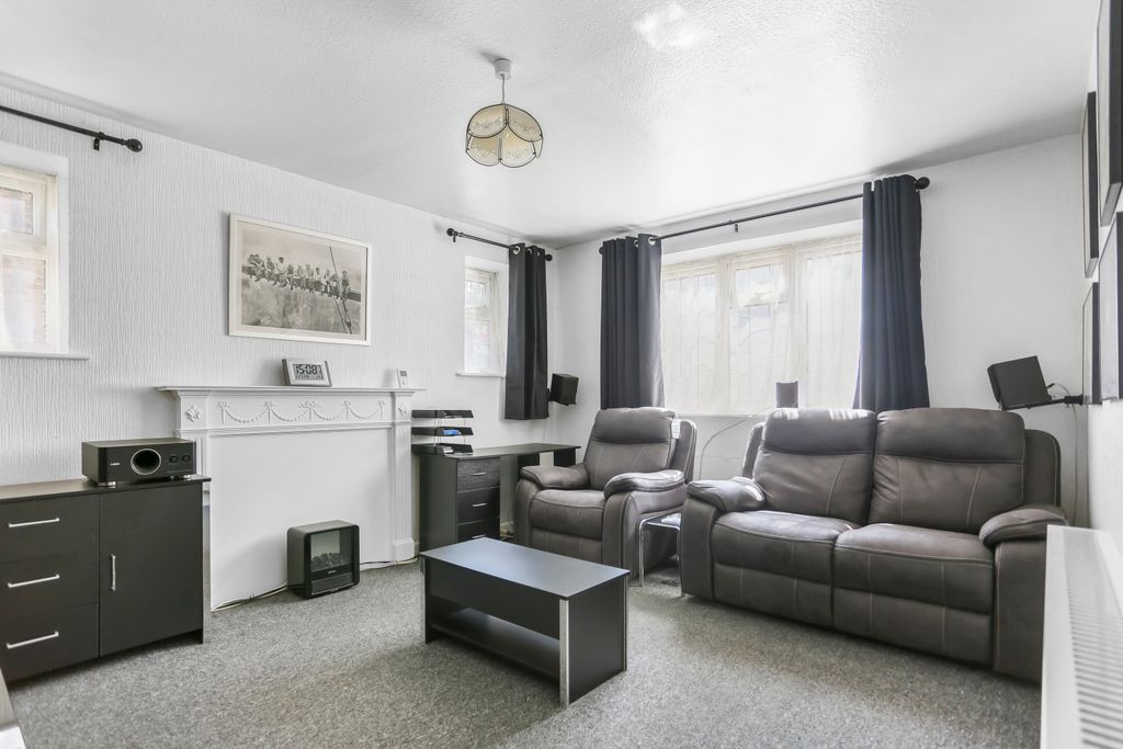 Property photo 2 of 15 296A8425