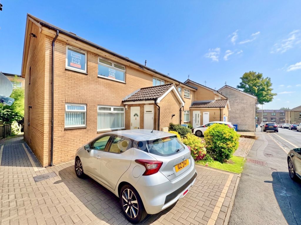 Property photo 1 of 17 Mary Street, Paisley External