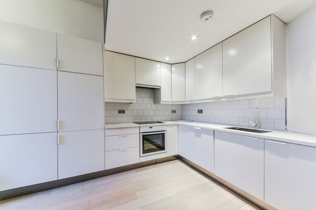 Property photo 3 of 9 Kitchen