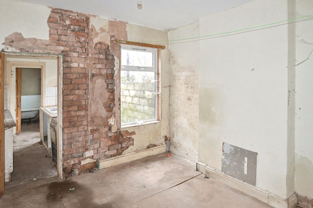 Property photo 3 of 14