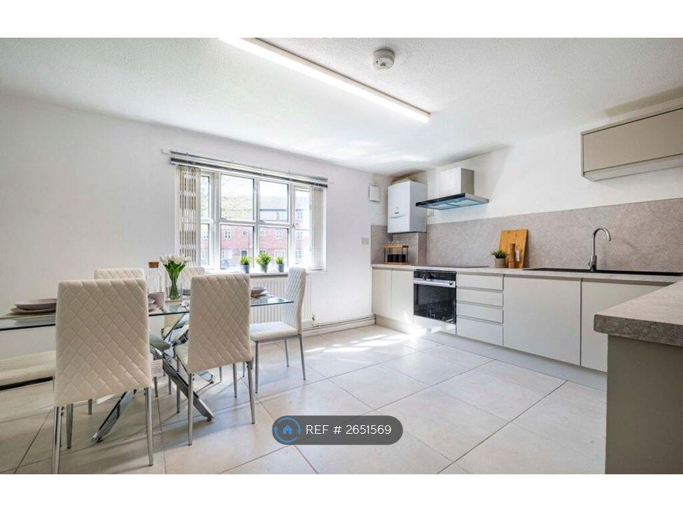 Property photo 3 of 15 Kitchen 2