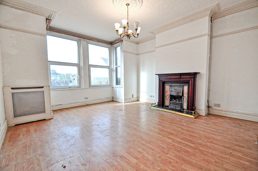 Property photo 2 of 30