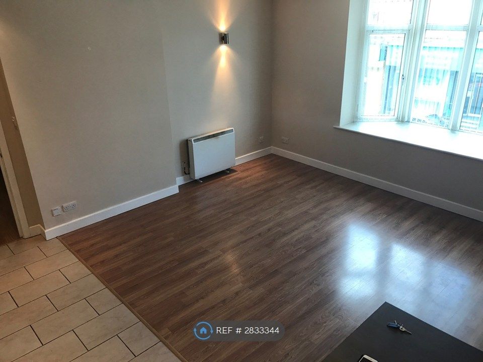 Property photo 3 of 5 Living Room