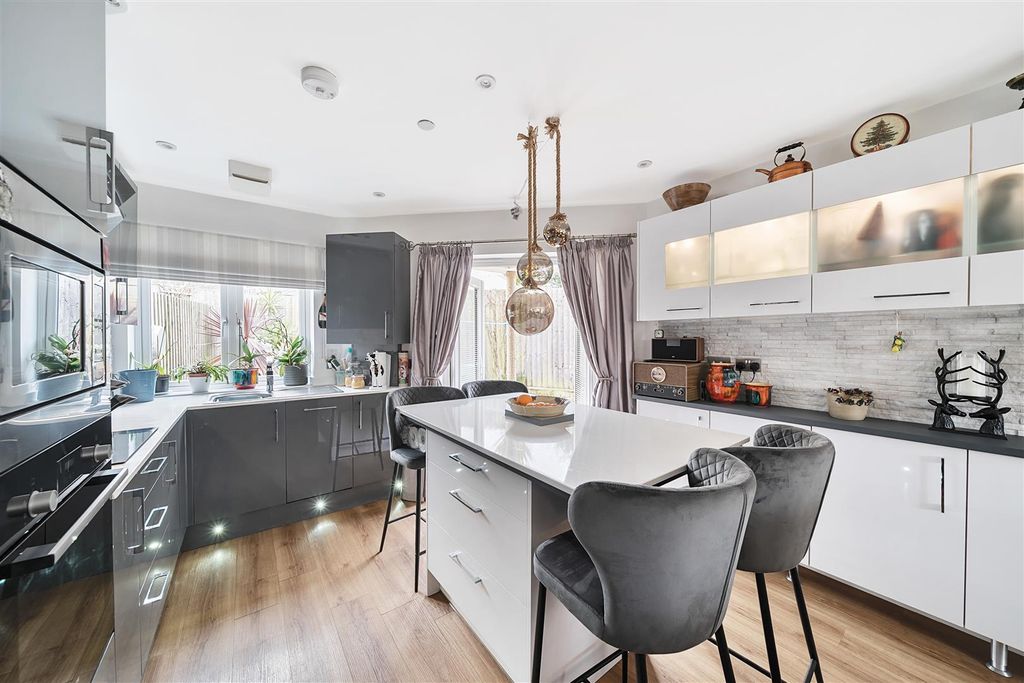 Property photo 2 of 23 Kitchen