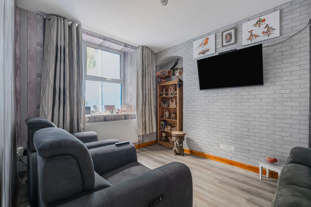 Property photo 3 of 22