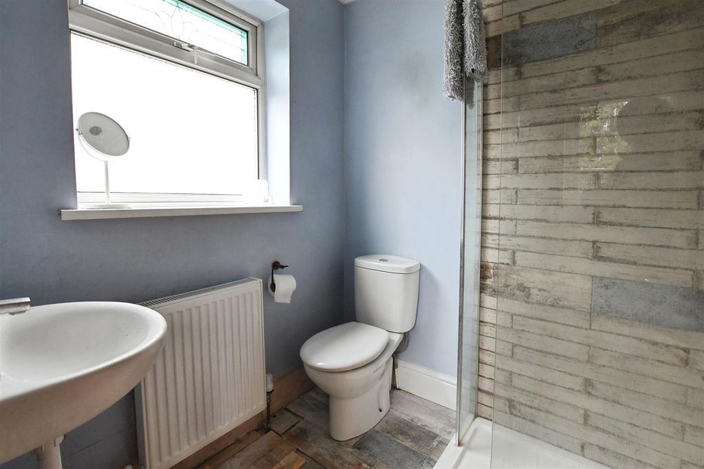 Property photo 3 of 17 Shower Room