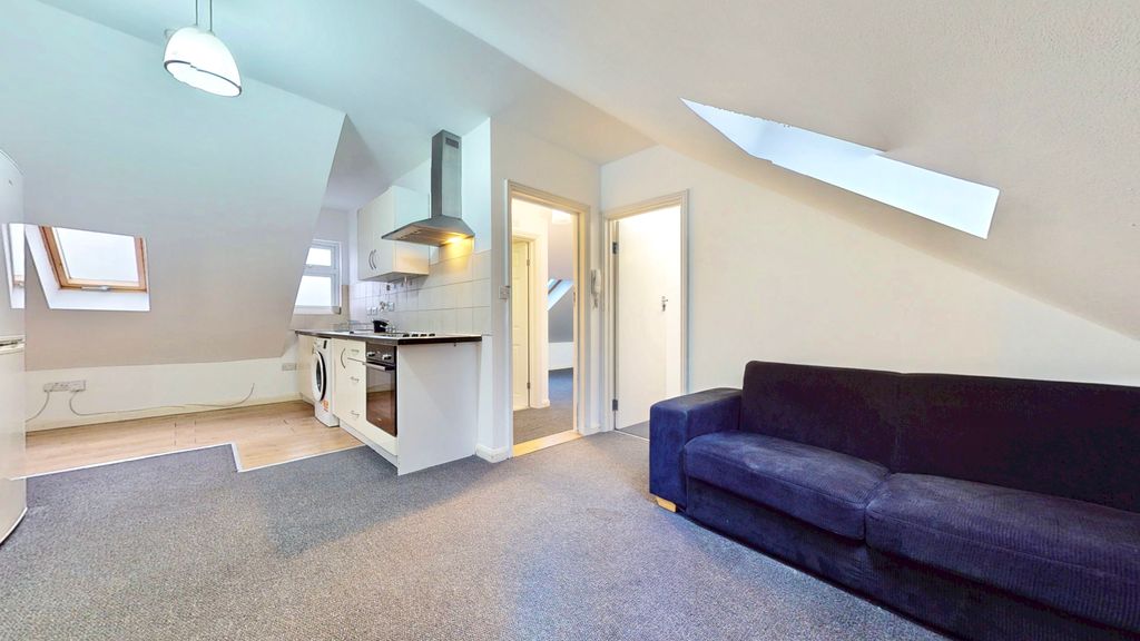 Property photo 3 of 31