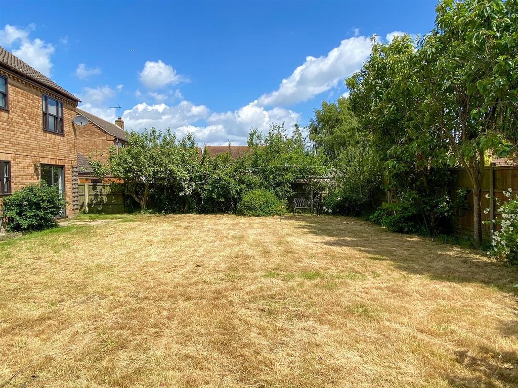Property photo 2 of 18 Rear Garden (2).Jpg