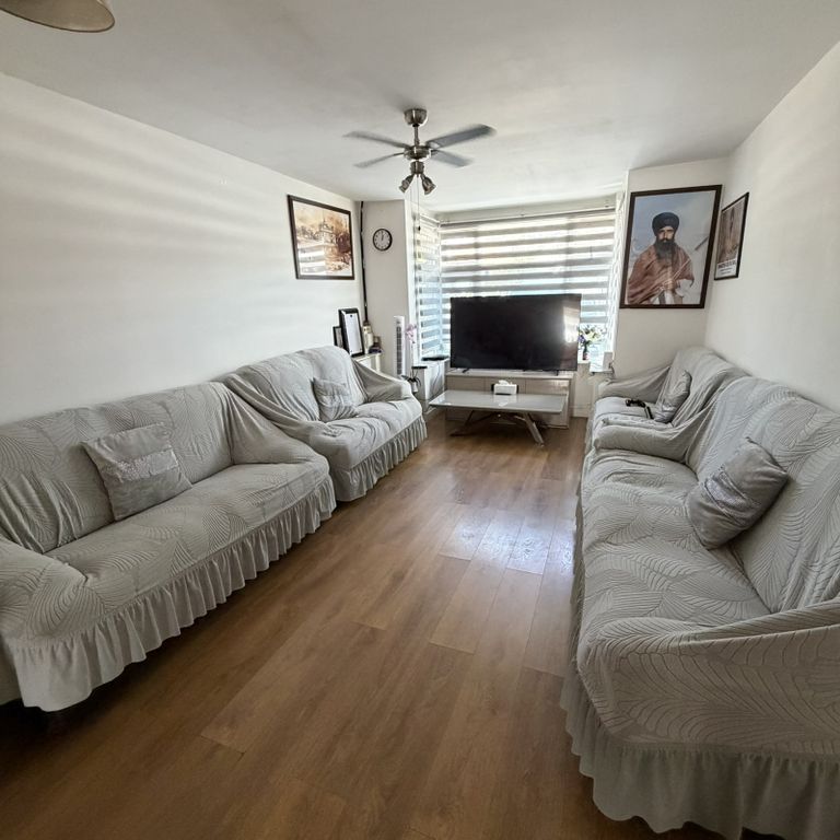 Property photo 3 of 18 Gallery