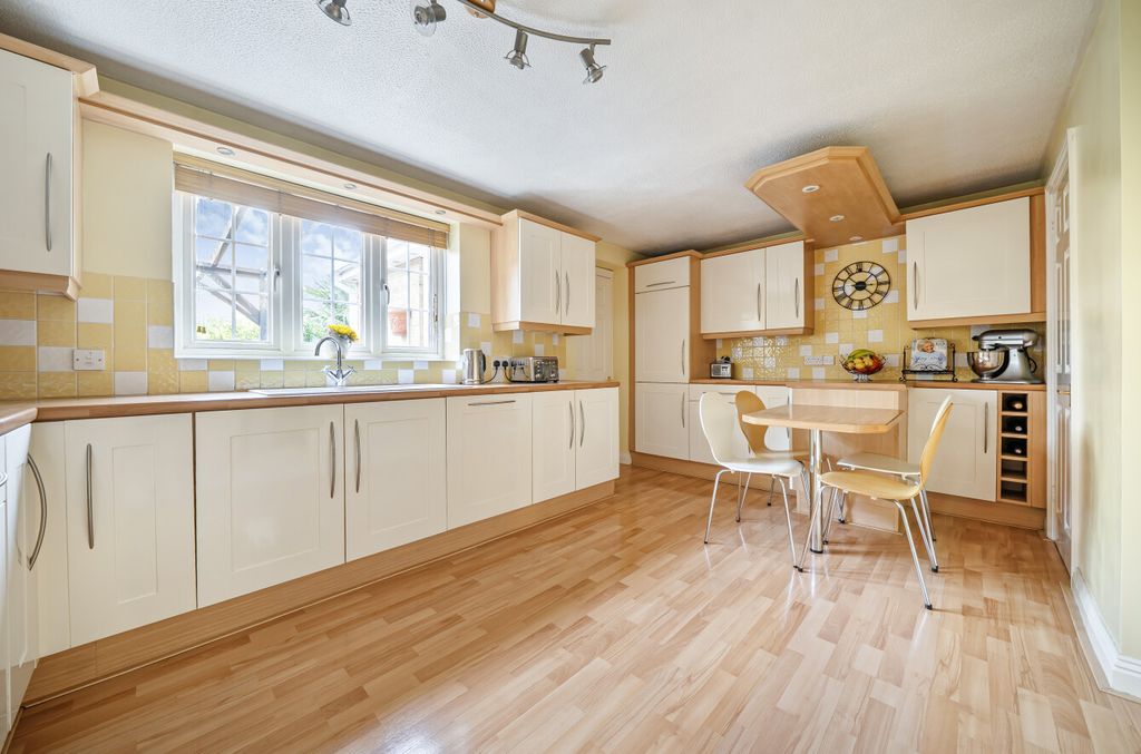 Property photo 3 of 13 1363701-18-68E4d9...