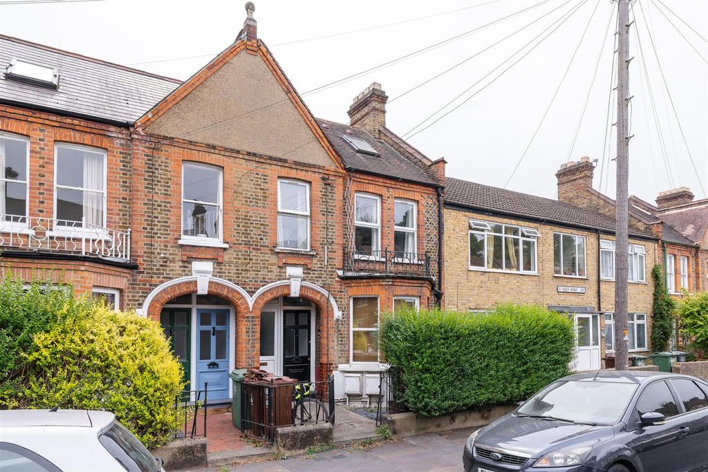 Property photo 1 of 23 Courtenay Road E17