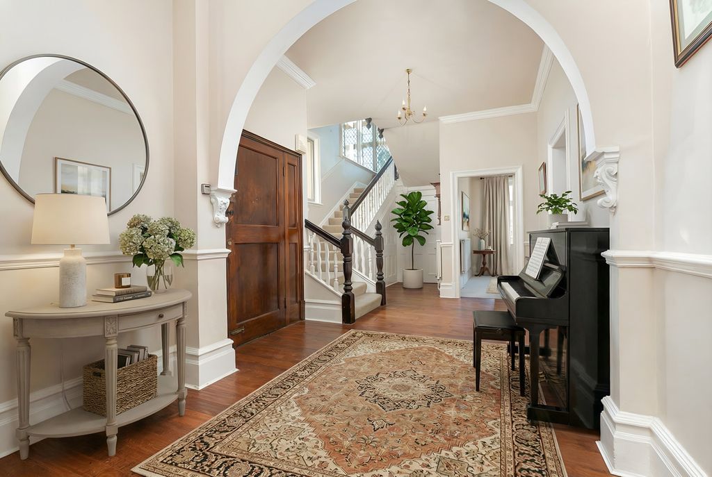 Property photo 3 of 27