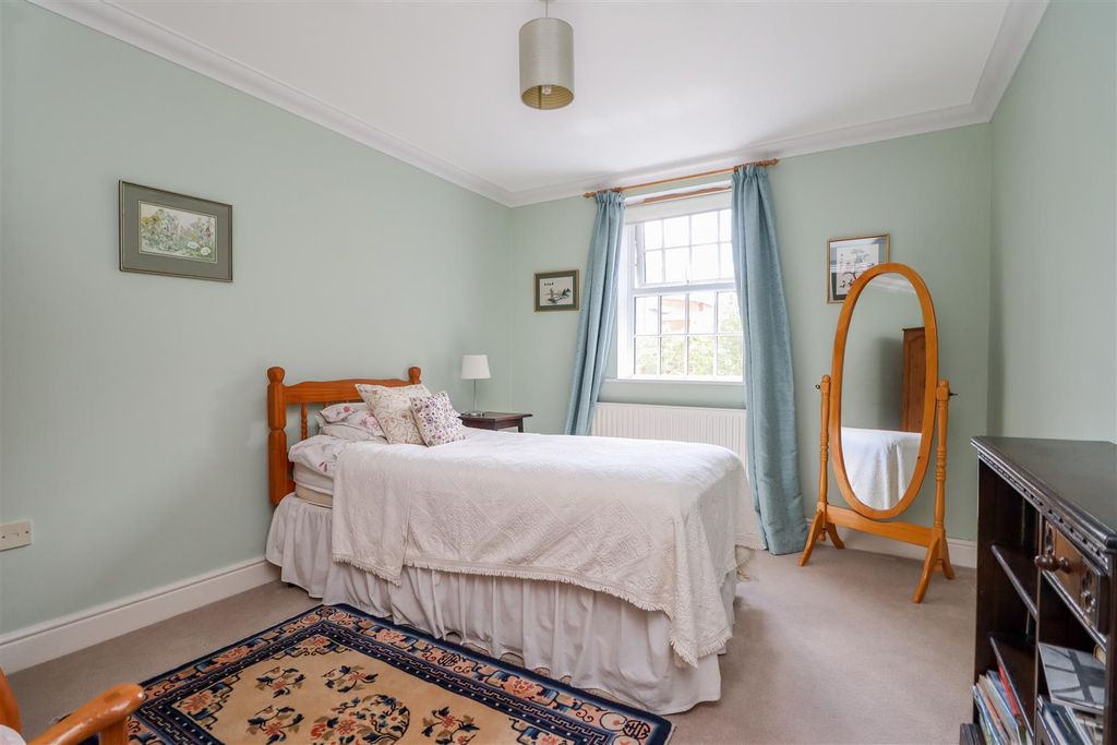Additional image 16 of 2 bed flat for salePotters Place, Horsham RH12