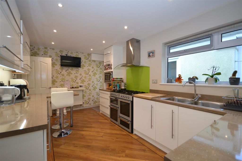 Property photo 3 of 16 Kitchen/Breakfast Room