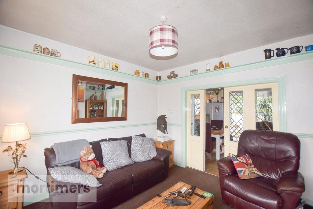 Property photo 3 of 18 Living Room