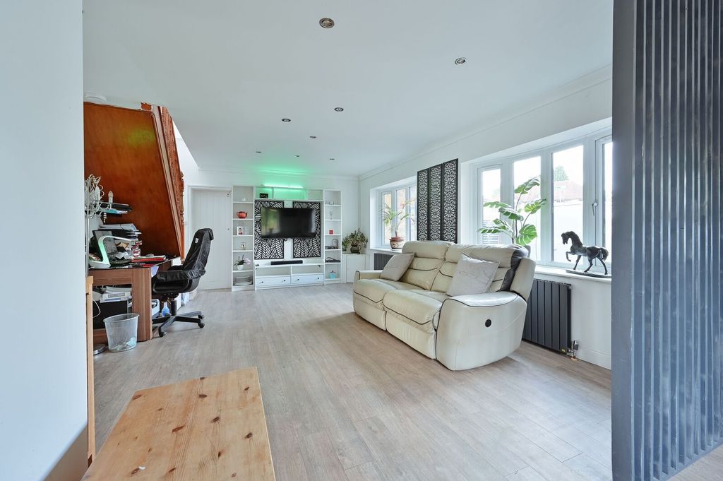 Property photo 1 of 35