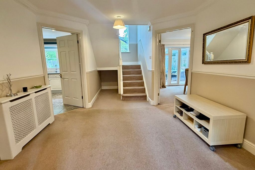 Property photo 3 of 28