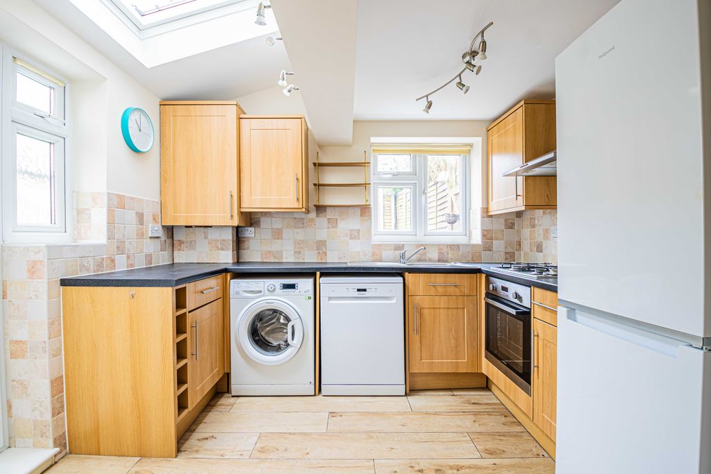 Property photo 3 of 9 40 Pinner Road Kitch