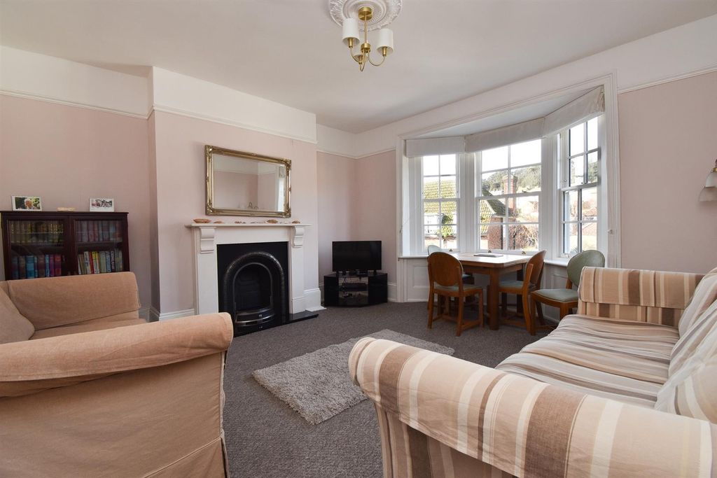 Property photo 1 of 12 Living Room