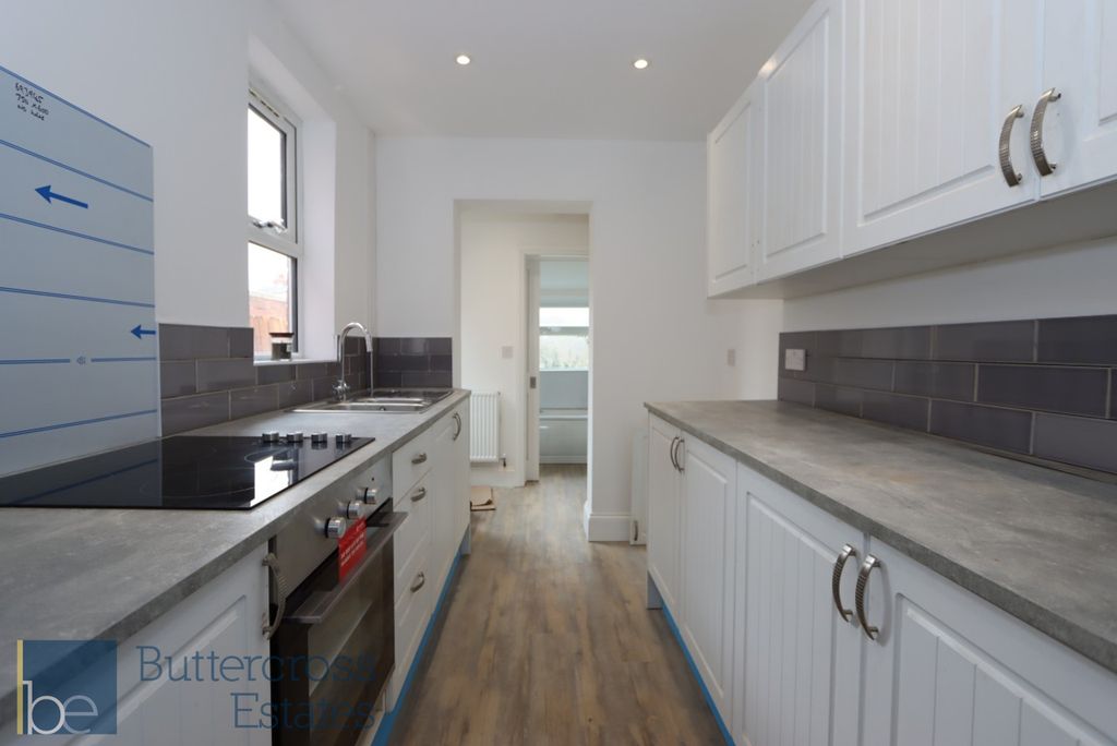 Property photo 3 of 9 Kitchen