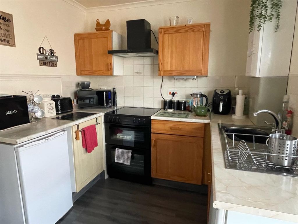 Property photo 2 of 14 Kitchen..Jpg