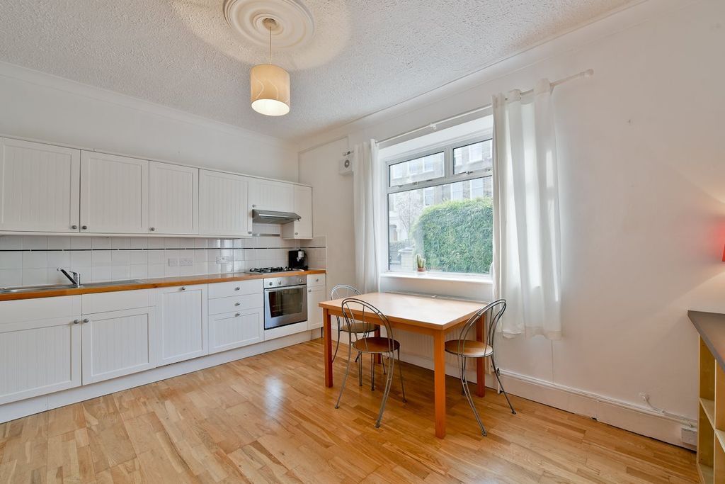 Property photo 3 of 12 Photo 01