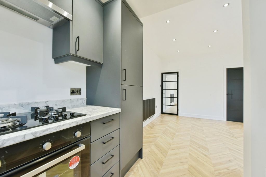 Property photo 2 of 17 Photo