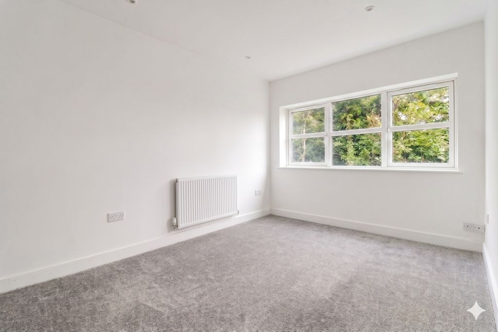 Property photo 3 of 7 Lounge