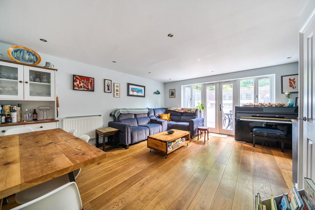 Property photo 3 of 22 7-6A9Adda31604B-1...