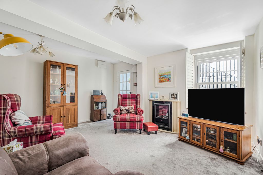 Property photo 3 of 13