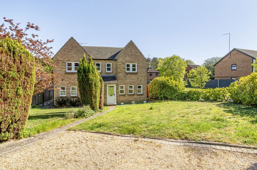 Property photo 1 of 16 1445842-18-69Ea46...