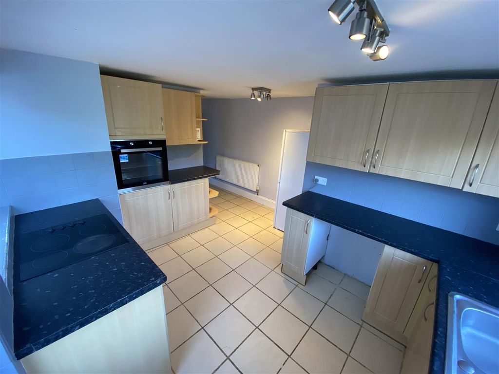 Property photo 3 of 12 Kitchen