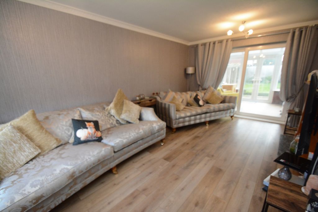 Property photo 2 of 14 Lounge