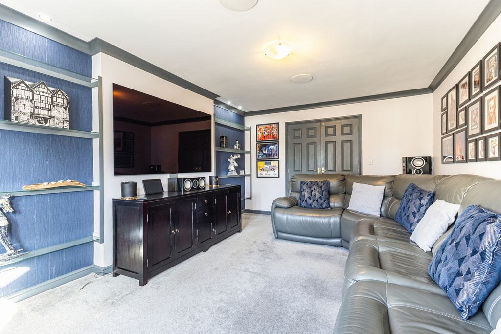 Property photo 2 of 20 Living Area