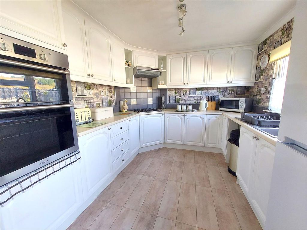 Property photo 3 of 15 Kitchen