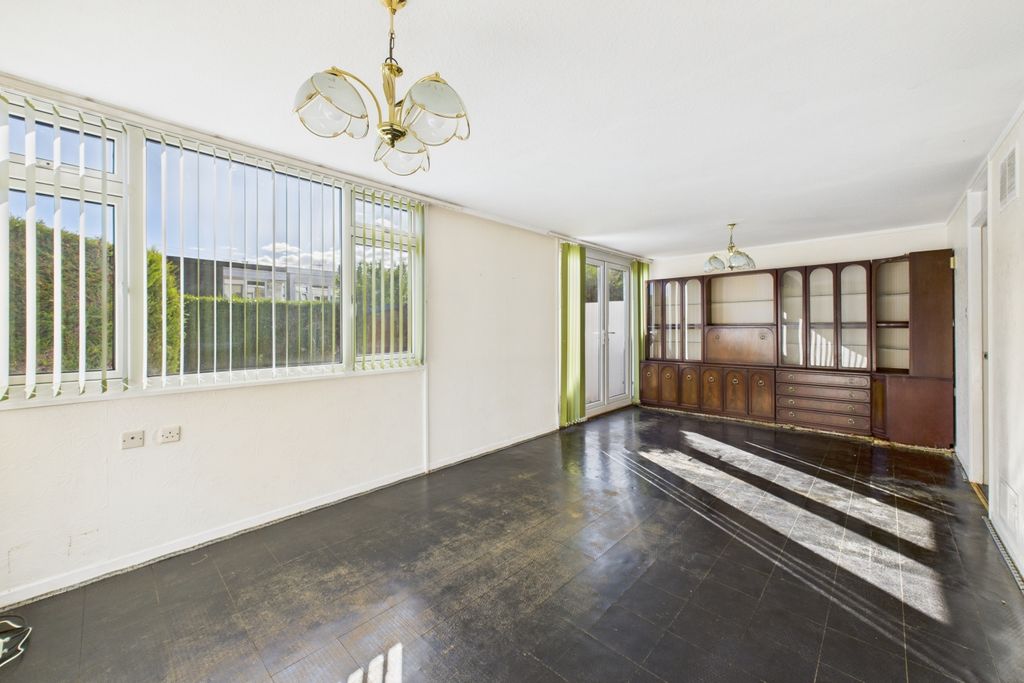 Property photo 3 of 15 Living Room
