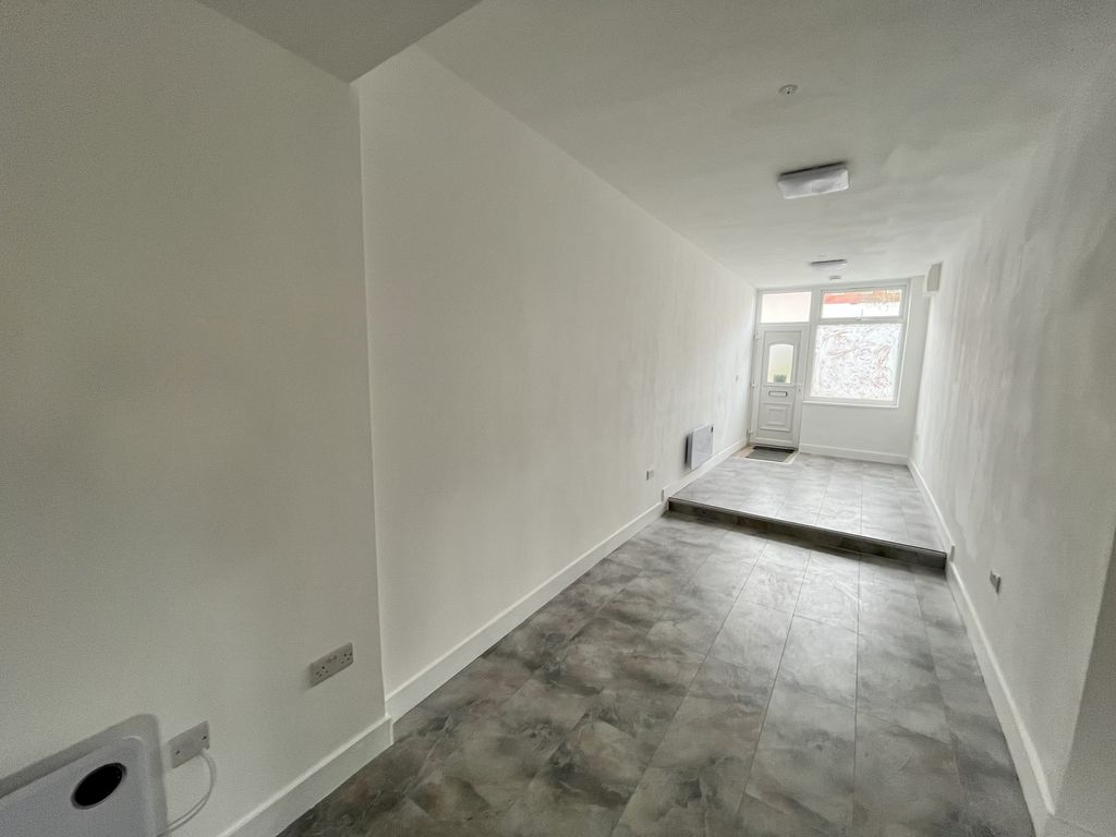 Property photo 2 of 5 Living Room