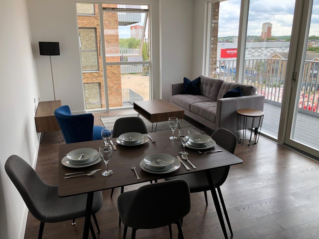 Property photo 2 of 8 Reception