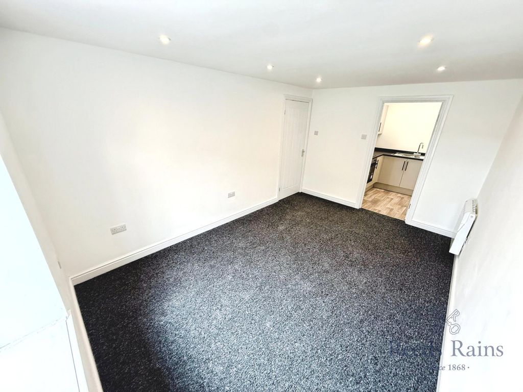 Property photo 3 of 14 Picture No. 02