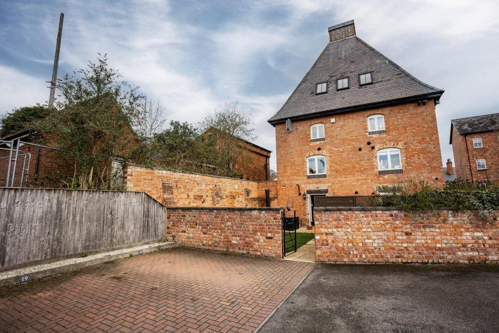 Property photo 1 of 30