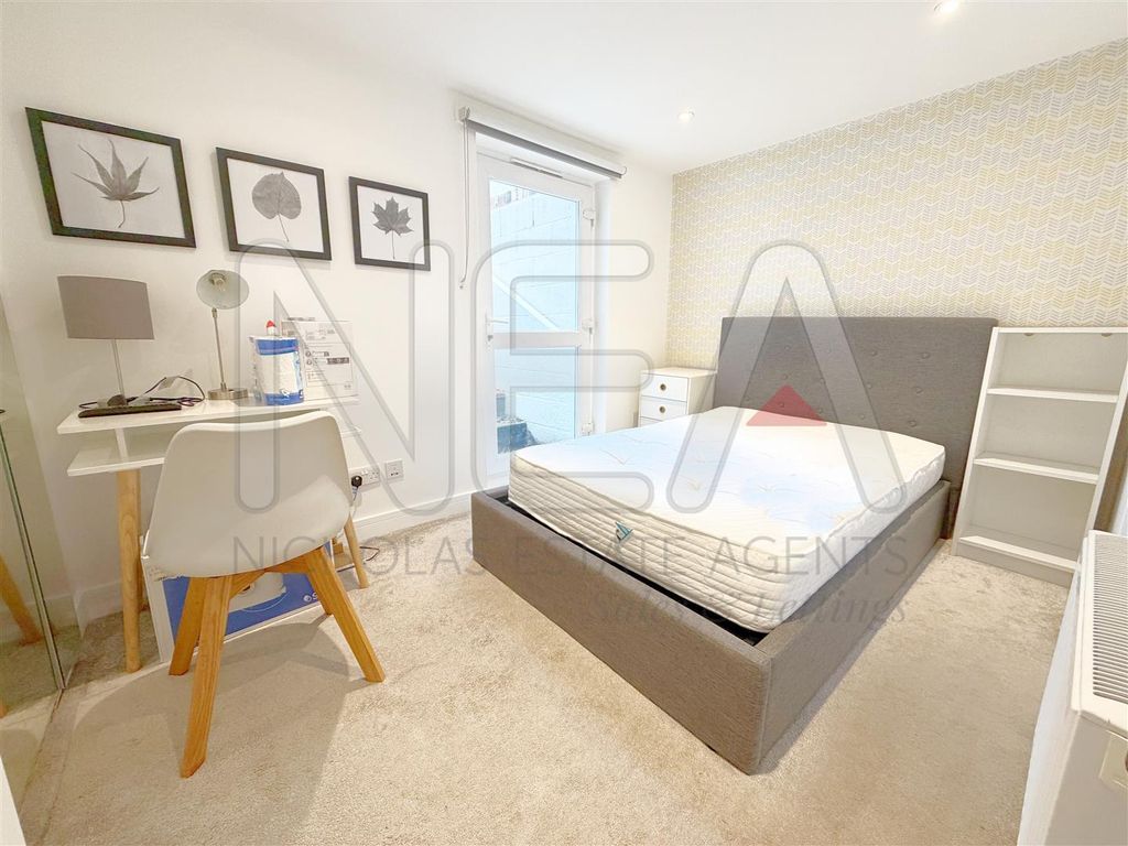 Property photo 1 of 9 Bedroom