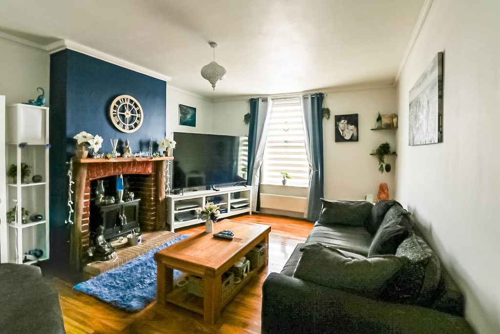Property photo 2 of 13